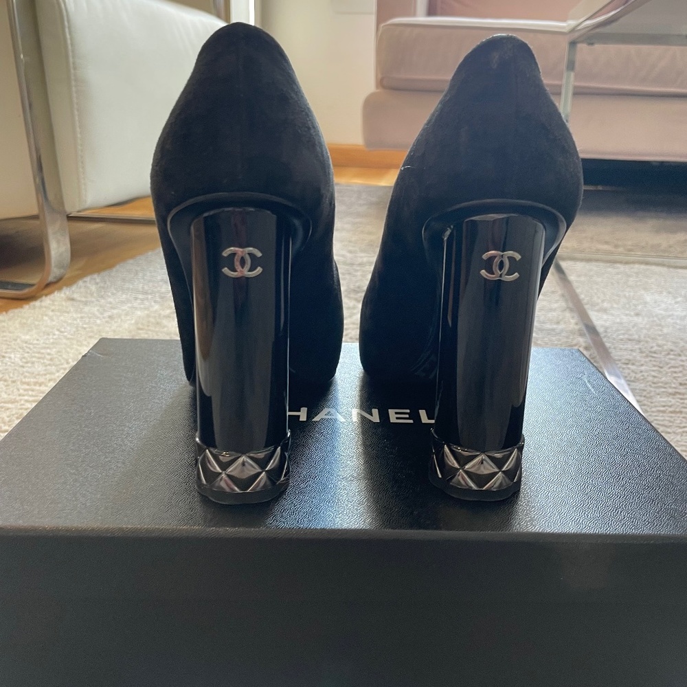 CHANEL Black Suede Pumps, Quilting Logo Heel